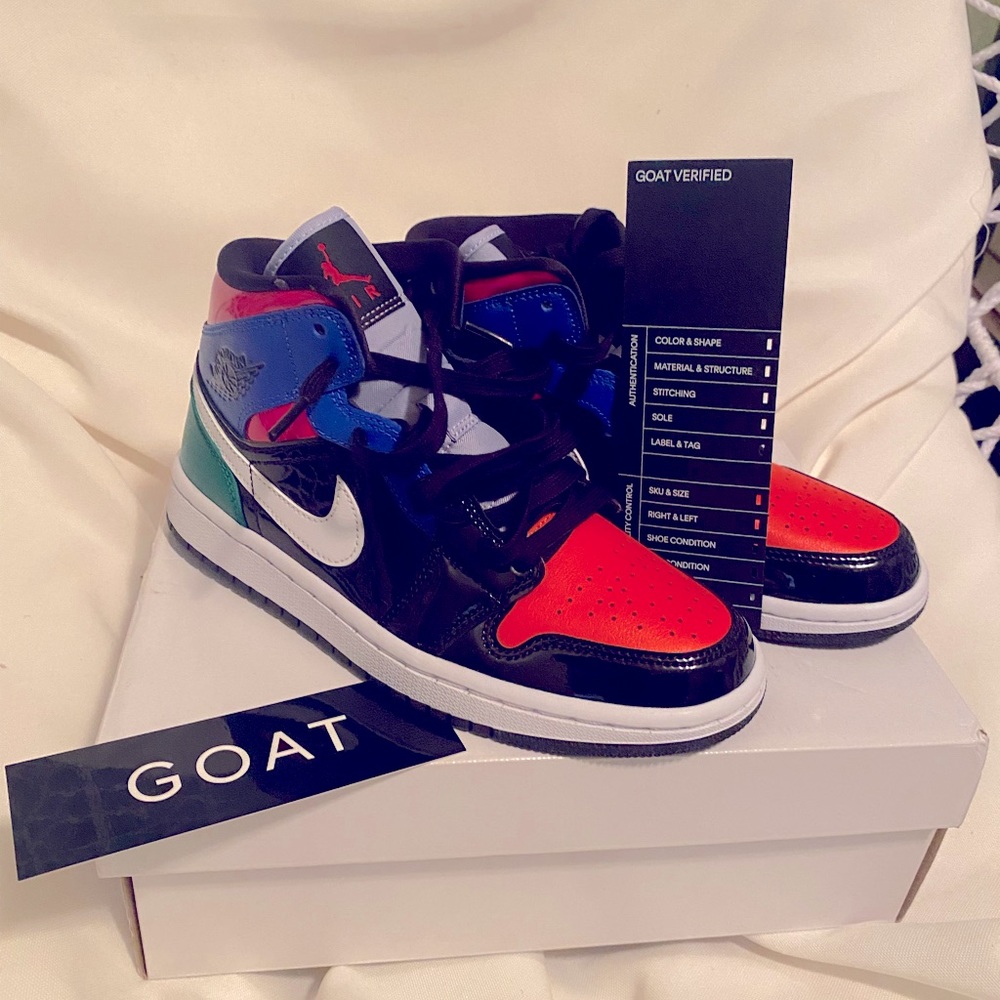 ‼️SOLD‼️Jordan 1 Mid Multicolor women’s 6